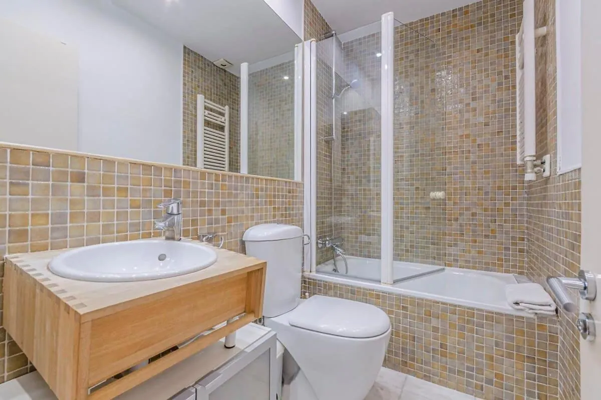 Cozy And Bright 3Bd Apartment By Gran Via Barcelona